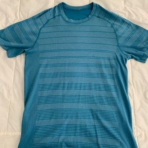 Men’s lululemon shirt M